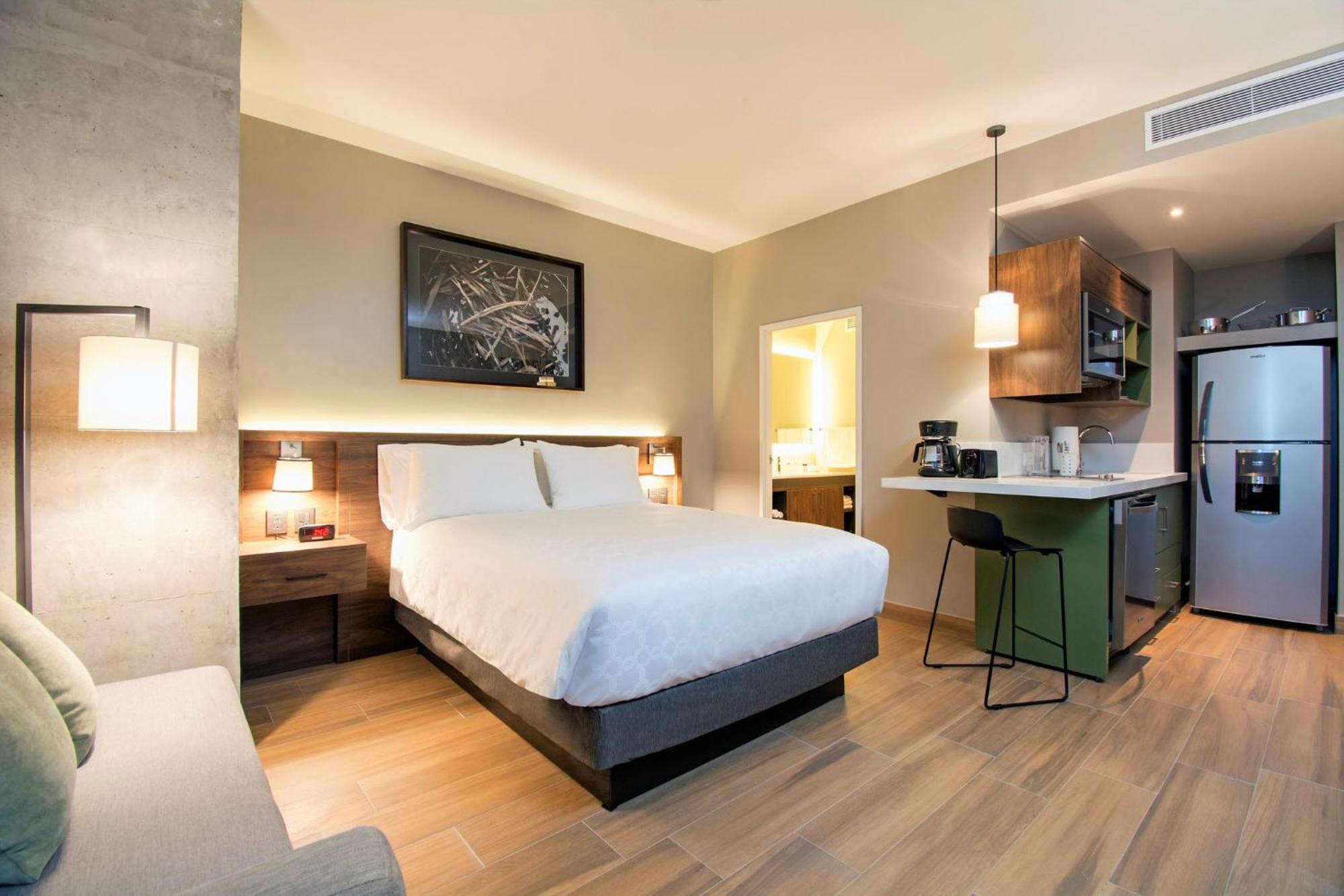 Staybridge Suites - Guadalajara Novena By Ihg Exterior foto
